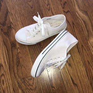 White canvas sneaker